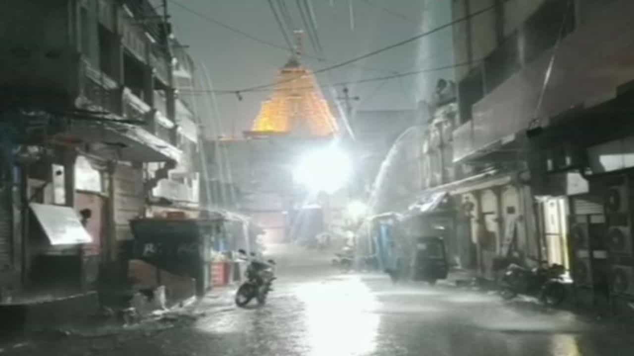 Banaskantha: અંબાજીમાં ગાજવીજ સાથે ધોધમાર વરસાદ, હાઇવે પર પાણી ભરાતા વાહનચાલકો પરેશાન