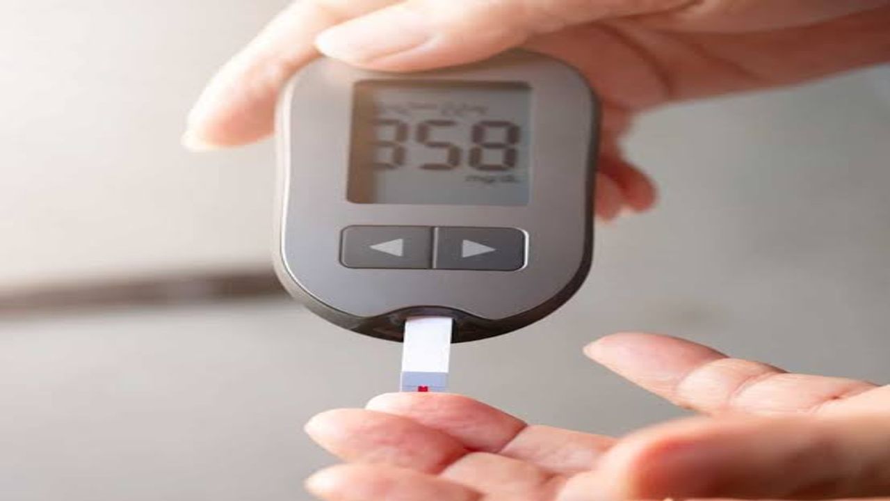 Blood Sugar : શરીરમાં જો હાઈ બ્લડ સુગર લેવલ વધી જાય તો શરીર આપે છે આ સંકેતો