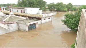 Anand: સતત ત્રીજા દિવસે બોરસદના ગામો પાણીમાં ડુબેલા છે, 15 મકાન હજુ પણ પાણીમાં ગરકાવ