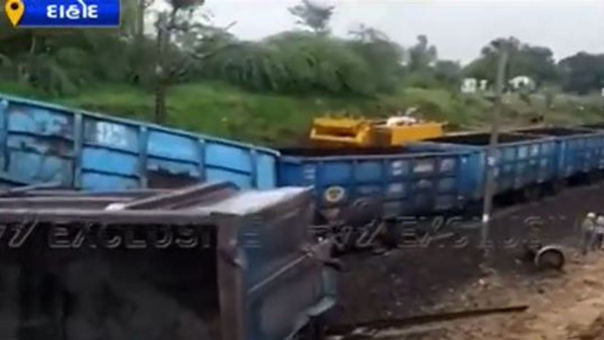 Dahod: ગુડ્ઝ ટ્રેનના 16 જેટલા ડબ્બા રેલ્વે ટ્રેક પરથી ઉતર્યા, દિલ્હી-મુંબઈ સહિતની ટ્રેનો પ્રભાવિત, રેલ્વે વ્યવહાર ઠપ્પ