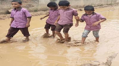 Dahod: ચંદલા ગામમાં વરસાદ બાદ કાદવ-કીચડનું સામ્રાજ્ય, વિદ્યાર્થીઓને શાળામાં જવામાં હાલાકી, સ્થાનિકોને રોગચાળો ફેલાવવાની ભીતિ