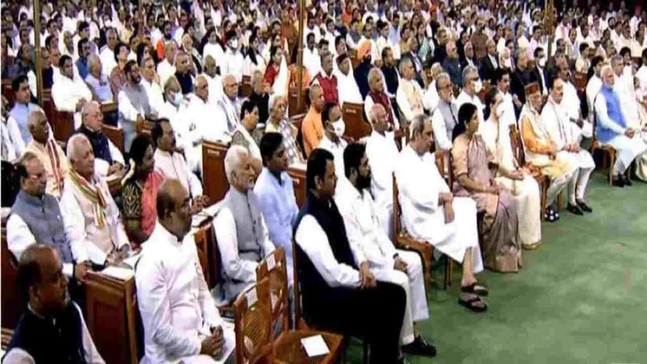 Maharashtra Politics : BJPમાં દેવેન્દ્ર ફડણવીસનું દેખાયું મોટું કદ ! રાષ્ટ્રપતિ મુર્મૂના શપથ ગ્રહણ સમારોહમાં પ્રથમ હરોળમાં બેઠા ડેપ્યુટી સીએમ