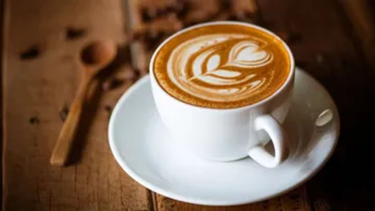 શું તમે પણ નિયમિત કોફી પીઓ છો? તો જાણી લો કોફી પીવાના ફાયદા અને ગેરફાયદા