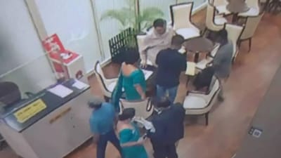 Sri Lanka Crisis: ગોટાબાયાનો ભાઈ બાસિલ રાજપક્ષે શ્રીલંકાથી અમેરિકા ભાગી જવાની ફિરાકમાં હતો, મુસાફરોના વિરોધ બાદ અધિકારીઓએ એરપોર્ટ પર અટકાવ્યા