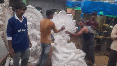 Ahmedabad: મૂર્તિકારોની રોજગારીના વિધ્નહર્તા, ગણેશ મૂર્તિઓની ઉંચાઈનું નિયંત્રણ હટાવી લેતા મૂર્તિકારો ખુશખુશાલ