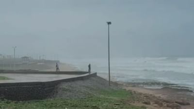 Gir Somnath : ભારે વરસાદ વચ્ચે દરિયો તોફાની બન્યો, વેરાવળ બંદર પર ત્રણ નંબરનું સિગ્નલ લગાવાયું