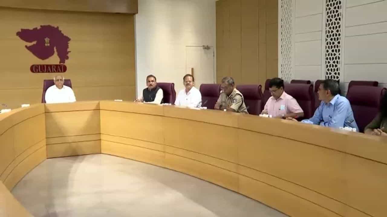 ગુજરાતના સીએમ ભૂપેન્દ્ર પટેલે નશાયુક્ત પદાર્થોના ગેરકાયદે વેચાણ પર કડક કાર્યવાહી કરવા પોલીસને આદેશ આપ્યો