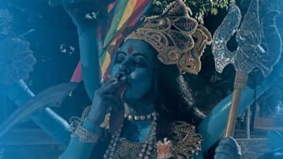 Kaali Poster Controversy: મા કાલીનું ધૂમ્રપાન કરતું પોસ્ટર વિવાદોમાં, ગુસ્સે થયેલા યુઝર્સે પીએમઓ સહિત અમિત શાહને ફરિયાદ કરી