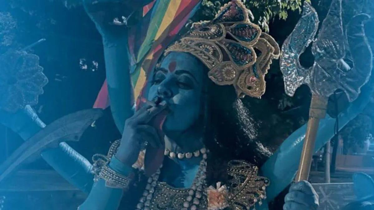Kaali Poster Controversy: મા કાલીનું ધૂમ્રપાન કરતું પોસ્ટર વિવાદોમાં, ગુસ્સે થયેલા યુઝર્સે પીએમઓ સહિત અમિત શાહને ફરિયાદ કરી Kaali Poster Controversy: મા કાલીનું ધૂમ્રપાન કરતું પોસ્ટર વિવાદોમાં, ગુસ્સે થયેલા યુઝર્સે પીએમઓ સહિત અમિત શાહને ફરિયાદ કરી