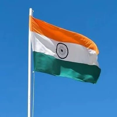 કેન્દ્ર સરકારે ફ્લેગ કોડમાં ઘણા ફેરફારો કર્યા છે. કેન્દ્ર સરકાર આઝાદીના અમૃત ઉત્સવ અંતર્ગત 13 થી 15 ઓગસ્ટ દરમિયાન 'હર ઘર તિરંગા' કાર્યક્રમ શરૂ કરી રહી છે. જેને ધ્યાનમાં રાખીને ધ્વજ ફરકાવવાના નિયમોમાં ફેરફાર કરવામાં આવ્યો છે.