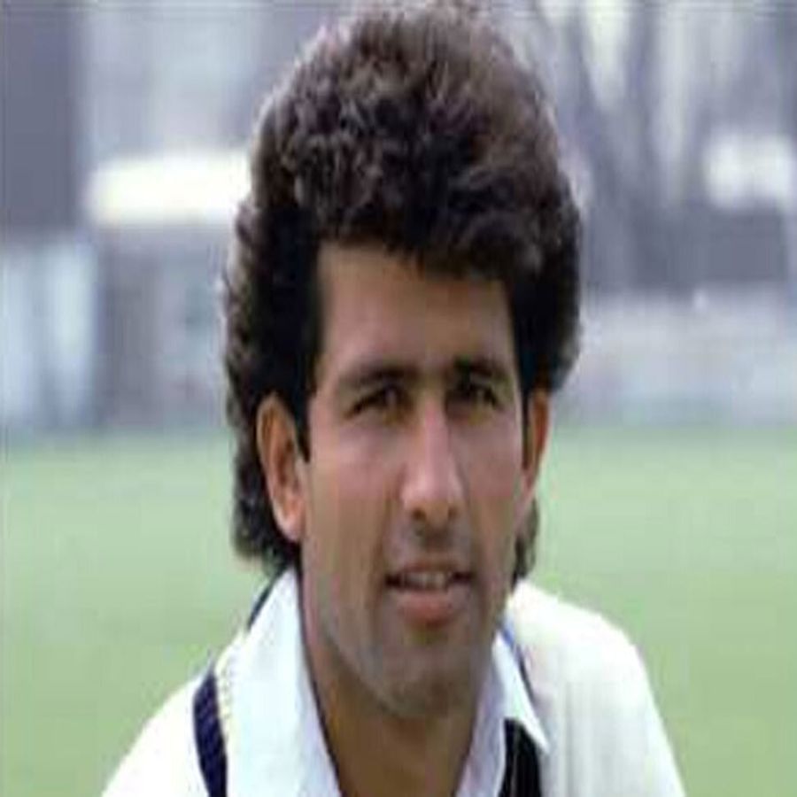 રમણ લાંબા :  તે ભારતનો ક્રિકેટર હતો. 20 ફેબ્રુઆરી 1998ના રોજ ફિલ્ડિંગ કરતી વખતે તેના માથા પર બોલ વાગ્યો હતો અને તેનું મૃત્યુ થયું હતું.