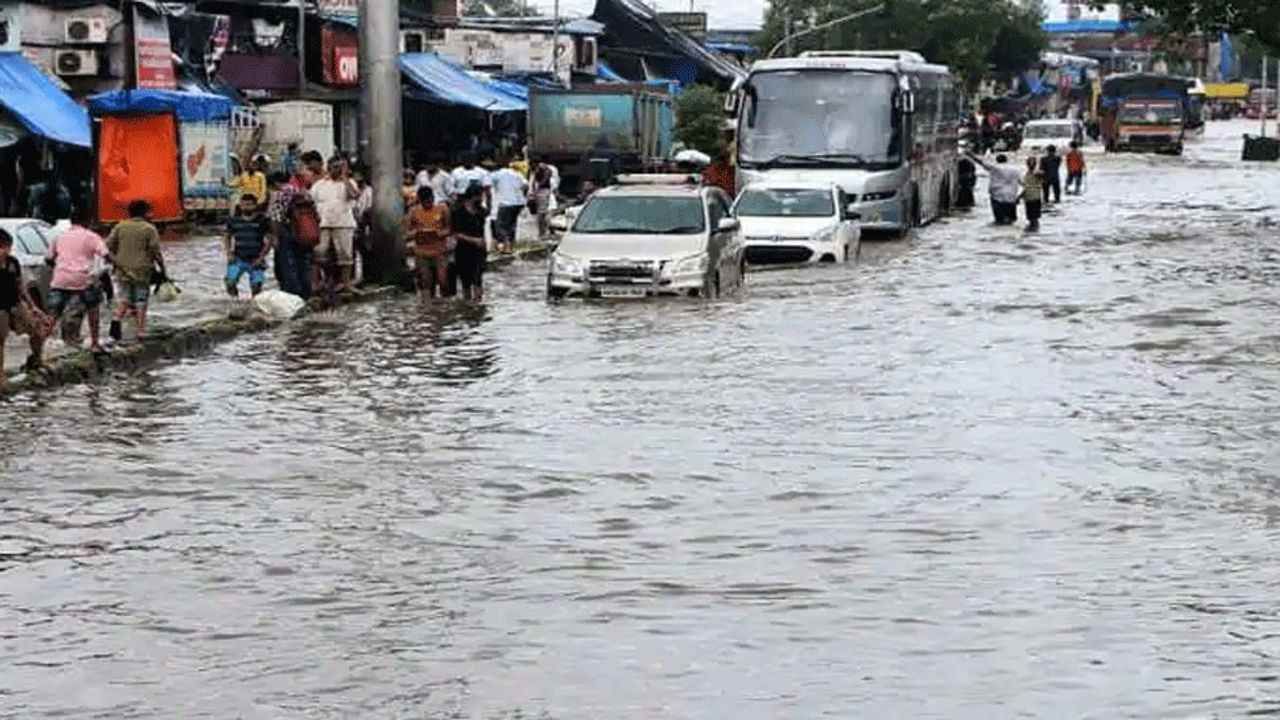 મુંબઈ સહિત મહારાષ્ટ્રના અનેક વિસ્તારમાં ભારે વરસાદની આગાહીના પગલે 3,500 લોકોને સુરક્ષિત સ્થળે ખસેડાયા