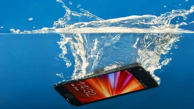 શું હોય છે મોબાઈલ ઈન્સ્યોરન્સ, શું પાણીથી થતાં નુકસાનને કવર કરે છે ઈન્સ્યોરન્સ? જાણો સંપૂ્ર્ણ માહિતી