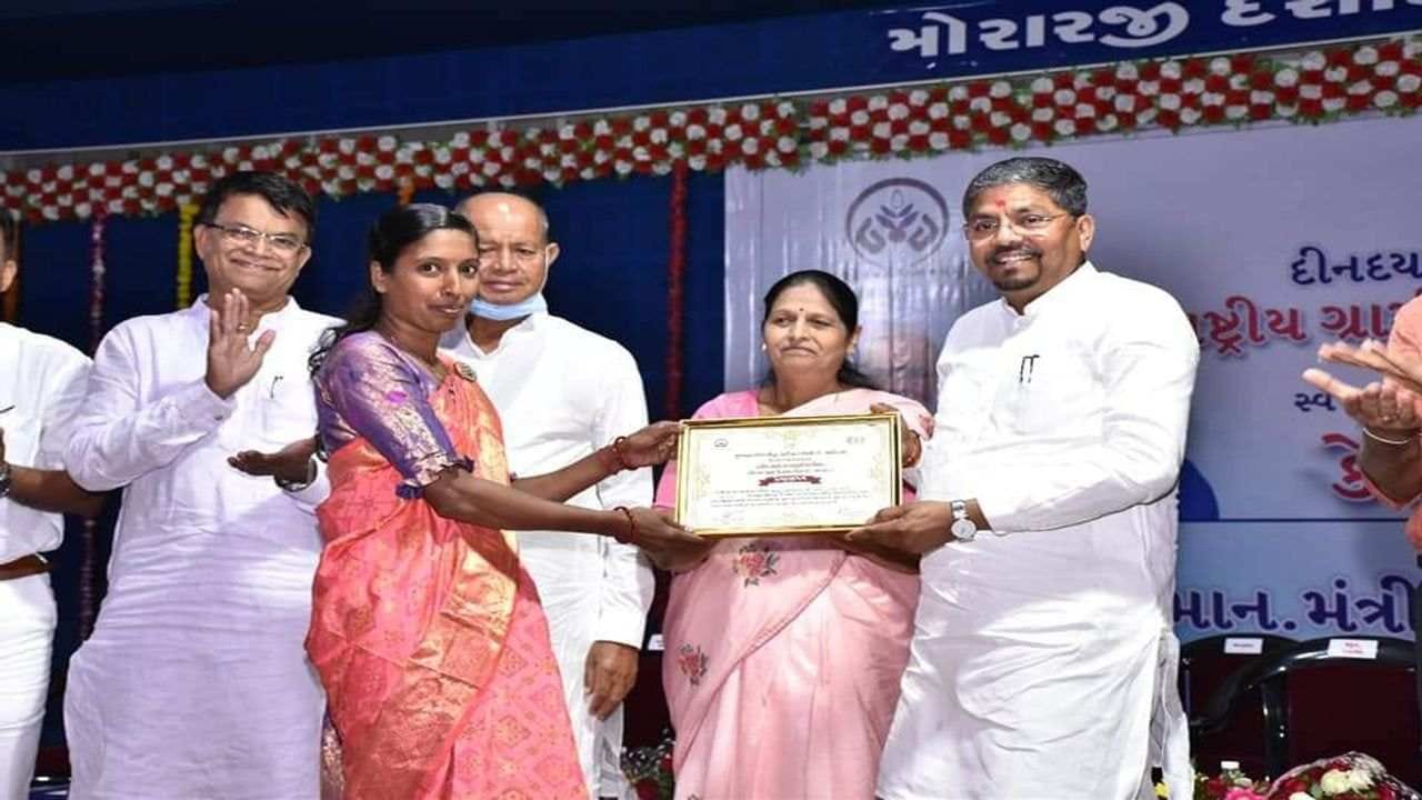 Valsad: ગુજરાતમાં અઢી લાખથી વધુ સખી મંડળો સ્ત્રીઓને રળી આપે છે આજીવિકાઃ મંત્રી નરેશ પટેલ