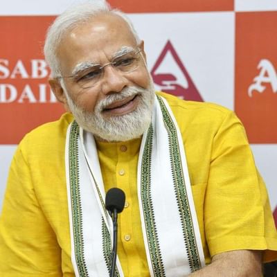 
PM મોદી (PM Modi Gujarat Visit Live) 305 કરોડના ખર્ચે બનેલા મિલ્ક પાવડર પ્લાન્ટનું લોકાર્પણ કર્યું હતું.