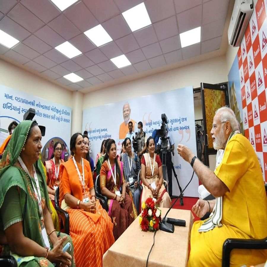 
તેમણે વધુમાં કહ્યું કે, પ્લાસ્ટિક આપણા પશુઓ માટે દુશ્મન સાબિત થઈ રહ્યું હતું, એટલે જ આપણે પ્લાસ્ટિક પર પ્રતિબંધ લગાવ્યો છે, સાથે તેણે ગુજરાતની પ્રશંસા કરતા કહ્યું કે, ગુજરાતમાં સહકાર છે એટલે જ સમૃદ્ધિ છે.