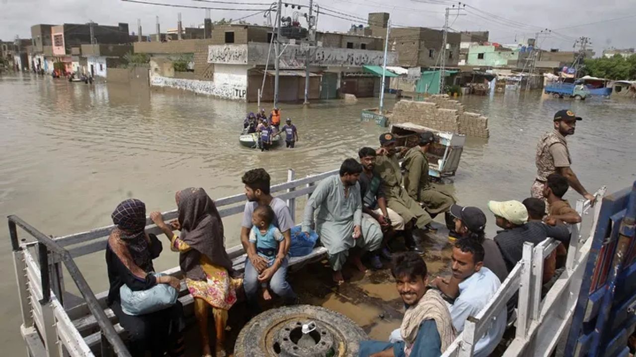 પાકિસ્તાનમાં આકાશી 'આફત', પૂરને કારણે બલૂચિસ્તાનમાં 111ના મોત, 6 હજારથી વધુ મકાનો તબાહ