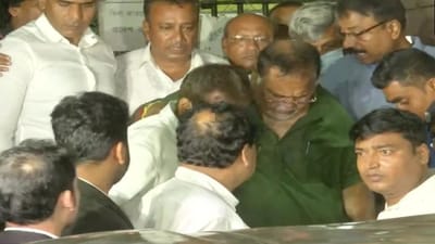 West Bengal: શિક્ષક ભરતી કૌભાંડ કેસમાં ધરપકડ કરાયેલા મંત્રી પાર્થ ચેટરજીની તબિયત લથડી, સારવાર માટે હોસ્પિટલમાં દાખલ