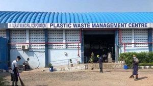 Surat : શહેરમાં પ્રતિબંધિત પ્લાસ્ટિકનો જથ્થો શોધવા પાલિકાનું અભિયાન, પ્રથમ દિવસે જ 841 કિલો જથ્થો જપ્ત