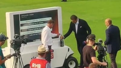 Rishabh Pant એ શેમ્પેઈન બોટલ આપી રવિ શાસ્ત્રીનો દિવસ બનાવી દીધો, ટીમ ઈન્ડિયાની જીત બાદ VIDEO વાયરલ