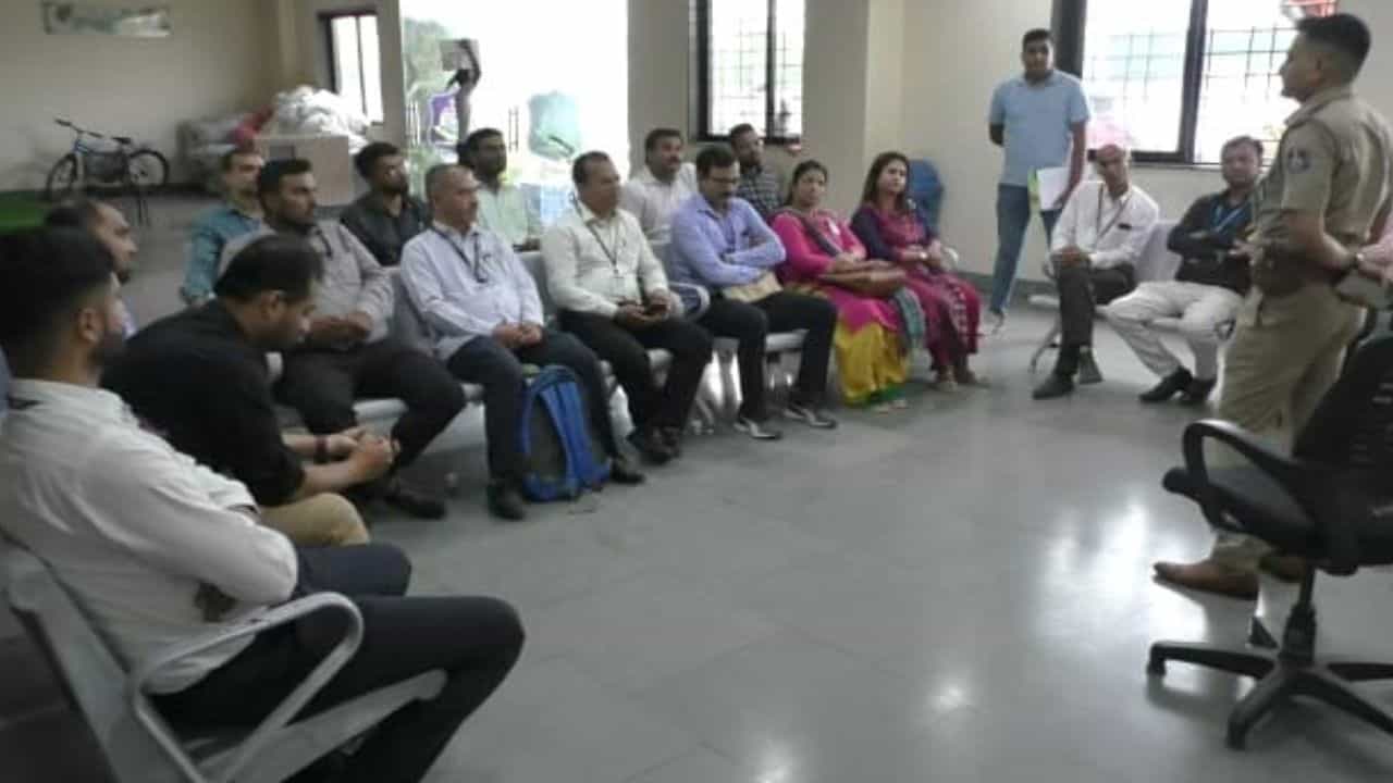 Surat: કડોદરા વિસ્તારની બેંકોમાં સિક્યુરિટી ગાર્ડની તાત્કાલિક નિમણૂક કરવા પોલીસની તાકીદ