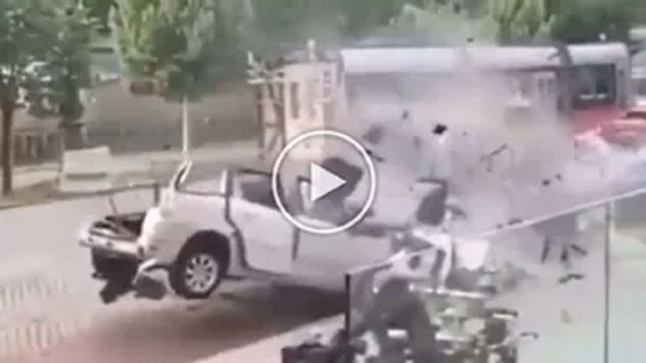 Viral Video: બે કારના ફુરચે ફુરચા ઉડાડીને નીકળી ગઈ SUV, ભયાનક એક્સિડેન્ટનો જુઓ વીડિયો