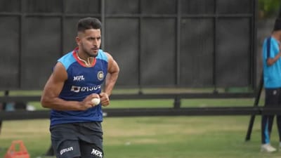 VIDEO: ઉમરાન મલિકે વોર્મ-અપ મેચમાં તબાહી મચાવી, બુલેટ સ્પીડ બોલથી મિડલ સ્ટમ્પ ઉખડી ગયો