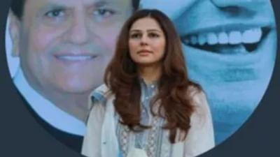 ગોધરાકાંડ પર આક્ષેપ પ્રતિઆક્ષેપ વચ્ચે અહેમદ પટેલની પુત્રીએ કહ્યું, ગુજરાત ચૂંટણીના કારણે પિતાને બદનામ કરાઈ રહ્યા છે