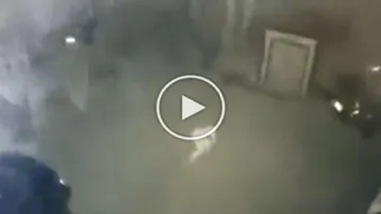 CCTVમાં કેદ થયો અજીબોગરીબ જીવ, વીડિયો જોયા પછી થરથર કાંપી ઉઠ્યા લોકો, પોતાની આંખો પર વિશ્વાસ નથી કરી રહ્યા