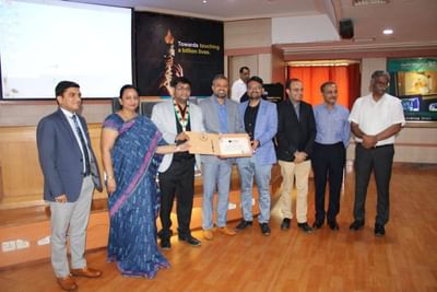 અમદાવાદના તબીબોએ ઈતિહાસ રચ્યો, ત્રણ વર્ષની બાળકીના શરીરમાંથી ત્રણ કિલોની ગાંઠની સફળ સર્જરી કરી ઈન્ડિયા બુક ઓક રેકોર્ડ્સમાં નોંધાવી સિદ્ધિ