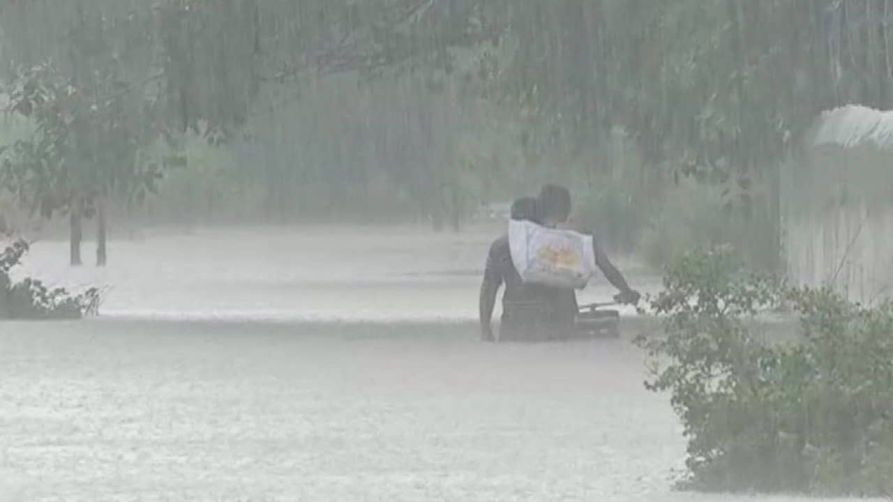 બોરસદ તાલુકાનું ભાદરણ પણ પાણીમાં ગરકાવ, 24 કલાકથી પાણી ભરાયેલાં હોવાથી લોકોને હાલાકી