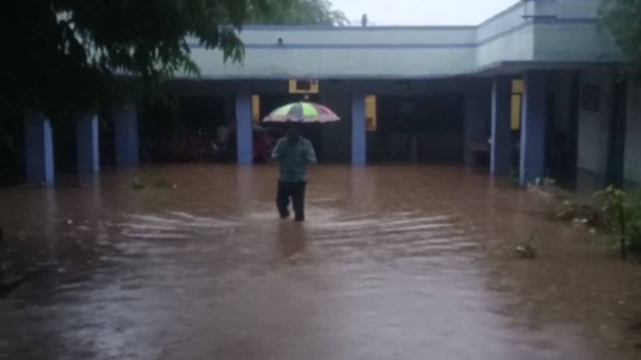 Chhotaudepur: સંખેડામાં બે કલાકમાં ત્રણ ઇંચ વરસાદ, છાત્રાલયમાં પાણી ભરાતાં 33 વિદ્યાર્થીને અન્ય જગ્યાએ ખસેડાયાં
