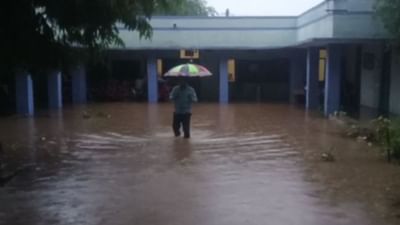 Chhotaudepur: સંખેડામાં બે કલાકમાં ત્રણ ઇંચ વરસાદ, છાત્રાલયમાં પાણી ભરાતાં 33 વિદ્યાર્થીને અન્ય જગ્યાએ ખસેડાયાં Chhotaudepur: સંખેડામાં બે કલાકમાં ત્રણ ઇંચ વરસાદ, છાત્રાલયમાં પાણી ભરાતાં 33 વિદ્યાર્થીને અન્ય જગ્યાએ ખસેડાયાં