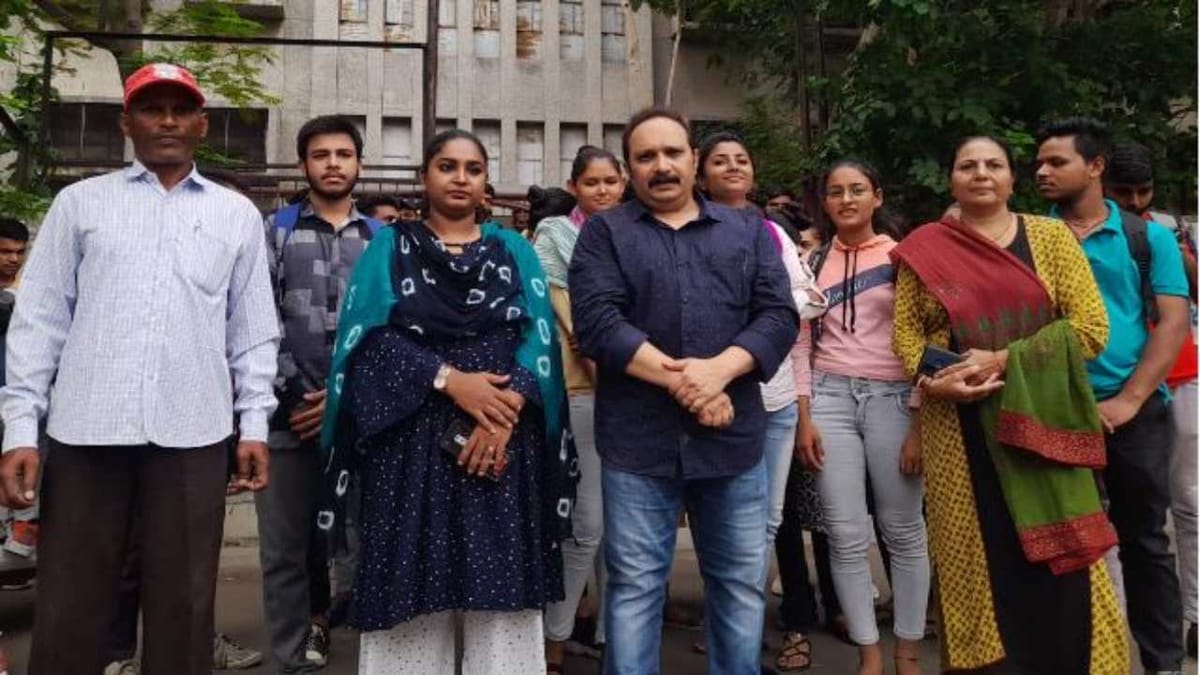 Ahmedabad: બે કોલેજ બંધ કરવા અને બે કોલેજમાં અભ્યાક્રમ બંધ કરવાની અરજી, 2700 વિદ્યાર્થીઓનું ભાવી અધ્ધરતાલ