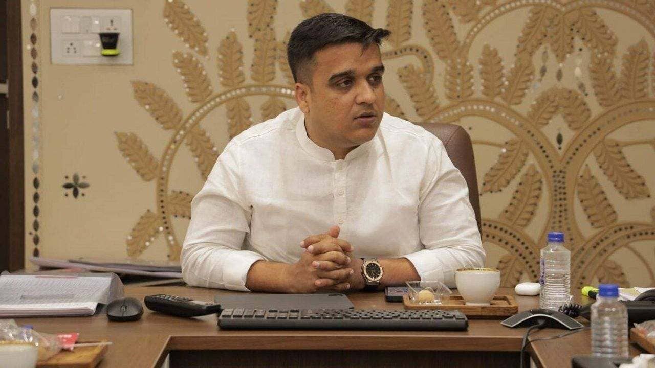 બોટાદના ઝેરી દારૂકાંડ મામલે ગૃહ રાજ્યમંત્રી હર્ષ સંઘવીનું નિવેદન, કહ્યુ- એકપણ દોષિતને બક્ષવામાં નહીં આવે, જુઓ વીડિયો