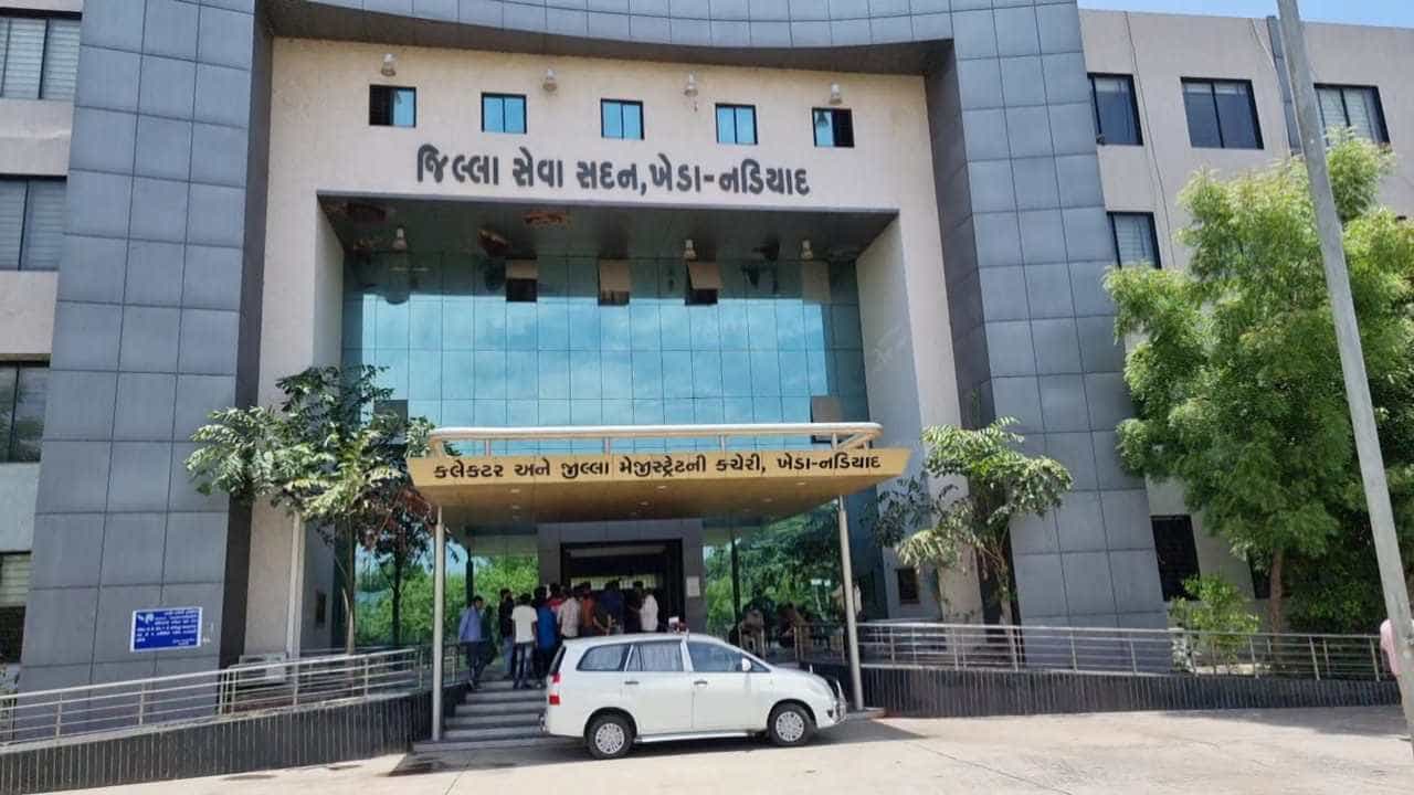 Kheda: બકરી ઈદની ઉજવણીના સંદર્ભે ખેડા જિલ્લામાં માણસોને ઇજા કરી શકે તેવી વસ્તુ સાથે નિકળવા પર પ્રતિબંધ