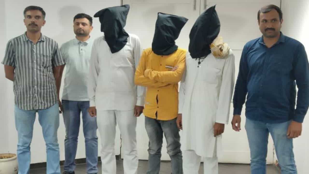 Ahmedabad: યુવતીએ પ્રેમસંબંધ રાખવાનો ઇનકાર કરતા પ્રેમીએ મિત્ર સાથે મળીને અપહરણ કરી આચર્યું દુષ્કર્મ