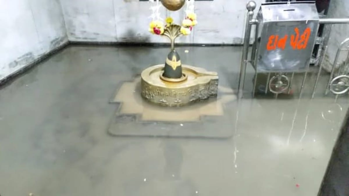 Surat : શહેર જિલ્લામાં બીજા દિવસે પણ મેઘ મહેર યથાવત, ઓલપાડમાં મંદિરમાં વરસાદી પાણી પ્રવેશ્યા, શિવલિંગ પણ પાણીમાં ગરક