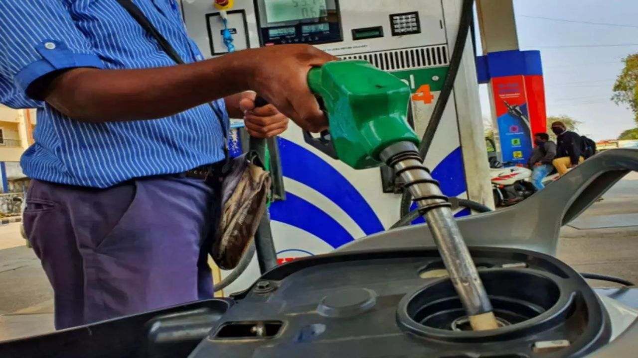 Petrol Diesel Price Today : આજે તમારા શહેરમાં 1 લીટર પેટ્રોલ - ડીઝલનો ભાવ શું છે? જાણો આ રીતે