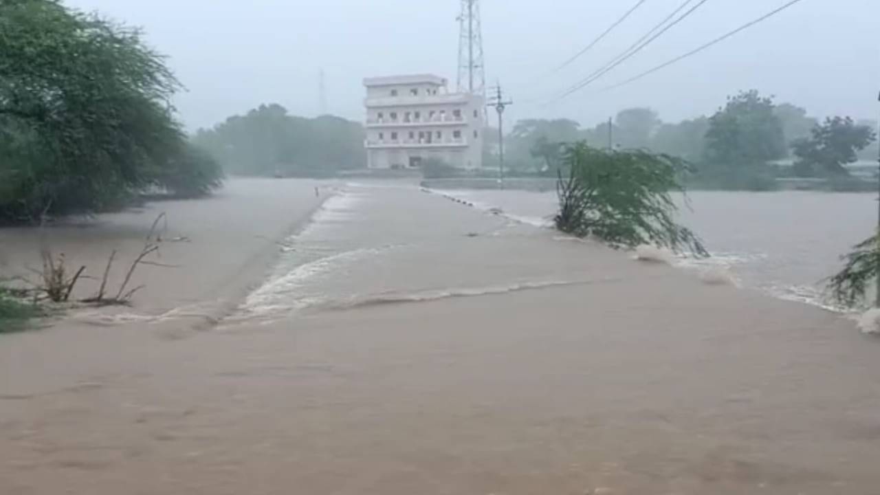 ધોધમાર વરસાદે સૌરાષ્ટ્રને ઘમરોળ્યું, જાણો… ક્યાં કેટલો વરસાદ પડ્યો