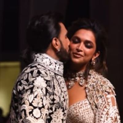 રણવીર અને દીપિકા એ ડિઝાઈનર મનીષ મલ્હોત્રા દ્વારા મિજવાન ફેશન શો 2022 માટે રેમ્પ વોક કર્યું હતું. મિજવાનના 10 વર્ષની ઉજવણી માટે આ શોનું આયોજન કરવામાં આવ્યું હતું અને આ કાર્યક્રમ મુંબઈમાં યોજાયો હતો અને રણવીરે દીપિકાને કિસ કરી હતી.