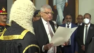 Sri Lanka Crisis: શ્રીલંકામાં ચાલી રહેલી કટોકટી વચ્ચે રાનિલ વિક્રમસિંઘે 8મા રાષ્ટ્રપતિ તરીકે લીધા શપથ, ગોટબાયાના ભાગી જવાને કારણે ખાલી હતું આ પદ