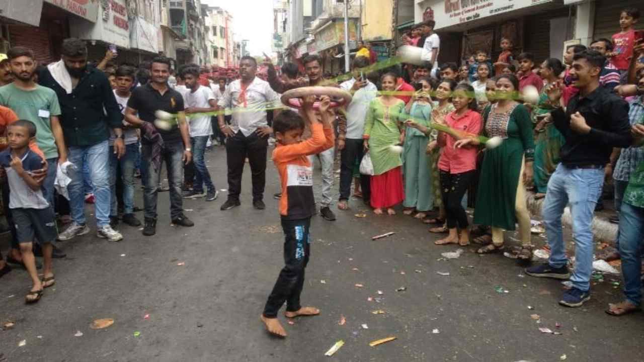 The child performed tricks in the Ghee Kanta area
