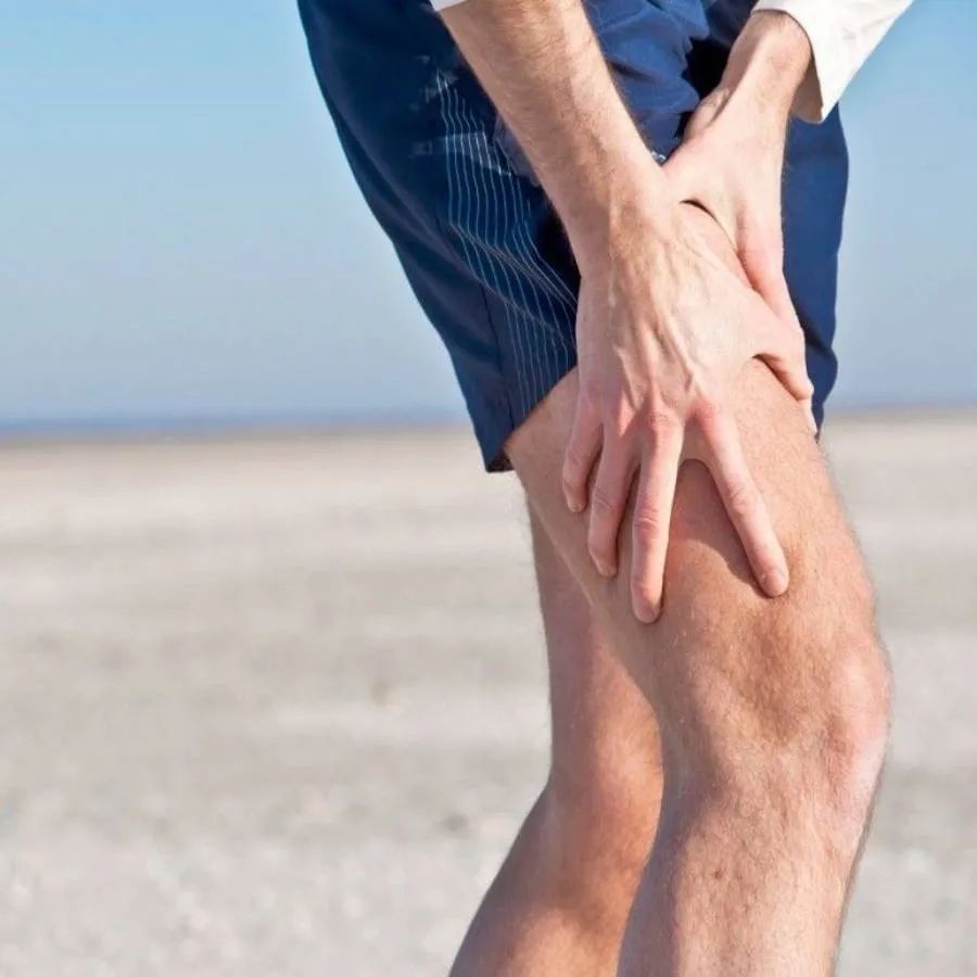 સ્નાયુ ખેચાવા: વધુ પડતુ દોડવાને કારણે તમારા સ્નાયુઓમાં ખેચની સ્થિતિ સર્જાઈ શકે છે. આ ખેચને કારણે પગમાં દુખાવો થાય છે અને જો તેનો ઈલાજ ન કરવામાં આવે તો બેસવામાં અને ઉભા થવામાં સમસ્યા થઈ શકે છે.