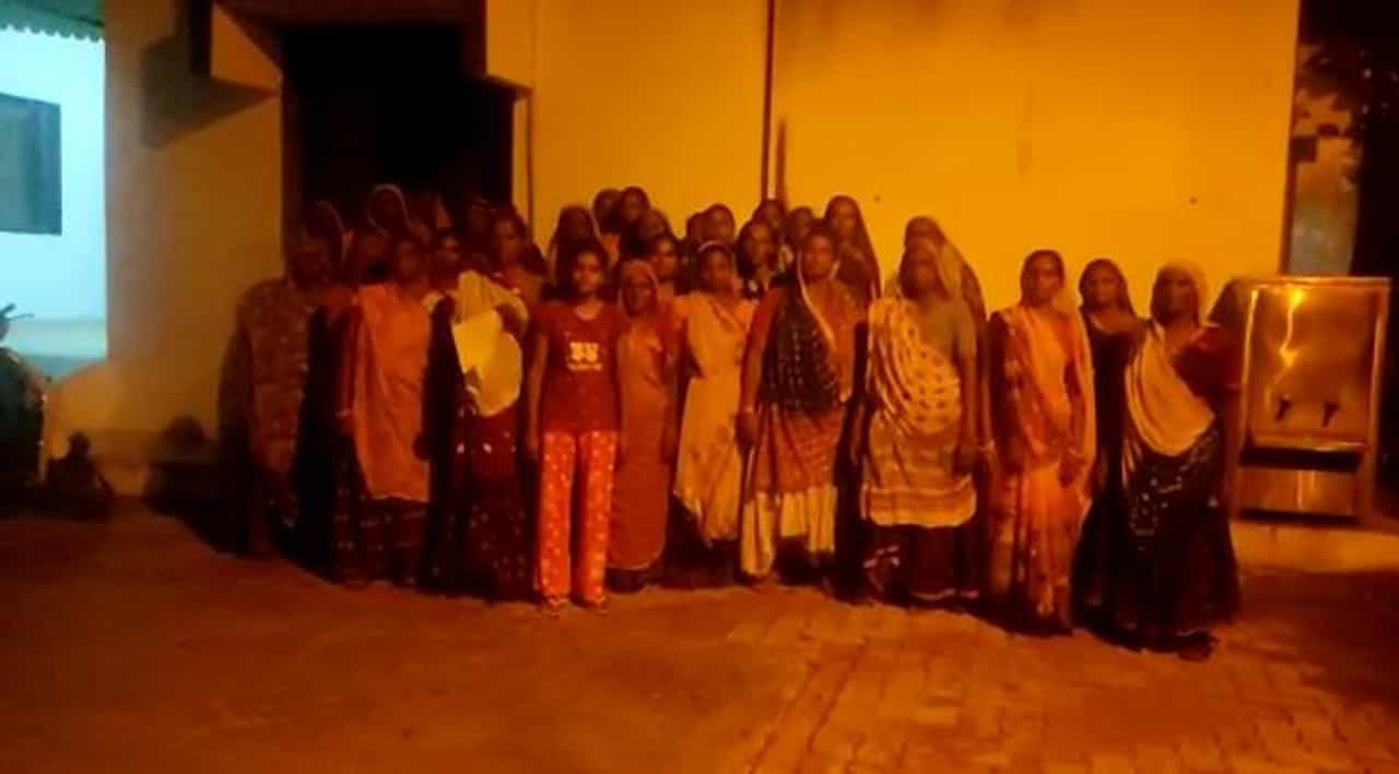 સાણંદના જુવાલ ગામમાં પાણી ન આવતા મહિલાઓ સરપંચના ઘરે રજૂઆત કરવા પહોંચી અને મામલો બાવળા પોલીસ સ્ટેશન પહોંચ્યો