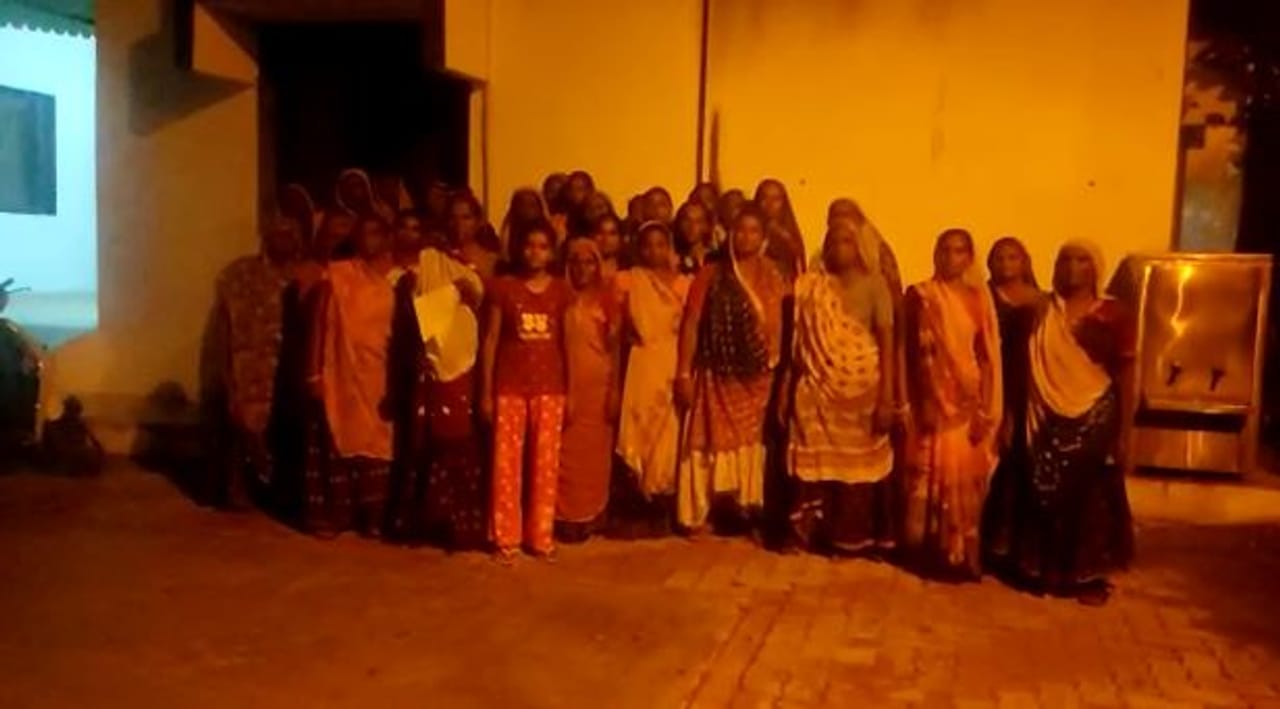 સાણંદના જુવાલ ગામમાં પાણી ન આવતા મહિલાઓ સરપંચના ઘરે રજૂઆત કરવા પહોંચી અને મામલો બાવળા પોલીસ સ્ટેશન પહોંચ્યો