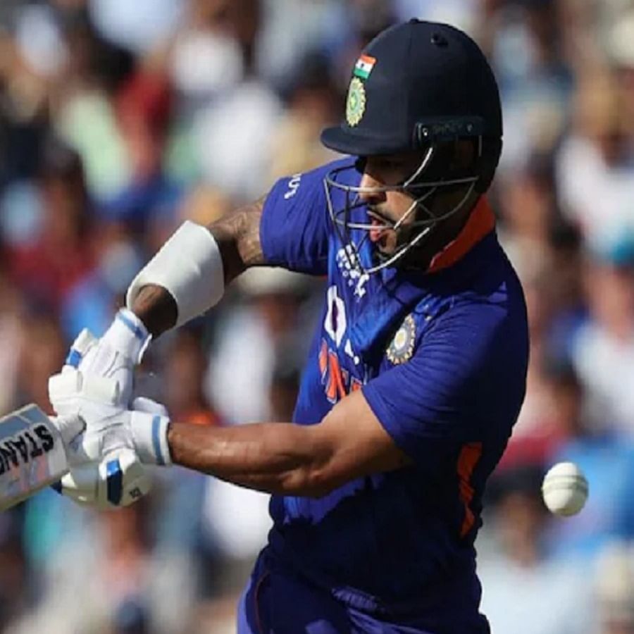 ભારતની સંભવિત પ્લેઈંગ ઈલેવન - શિખર ધવન, ઋતુરાજ ગાયકવાડ, ઈશાન કિશન, દીપક હુડા, સૂર્યકુમાર યાદવ, શ્રેયસ ઐયર, રવિન્દ્ર જાડેજા, શાર્દુલ ઠાકુર, અર્શદીપ સિંહ, મોહમ્મદ સિરાજ અને યુઝવેન્દ્ર ચહલ