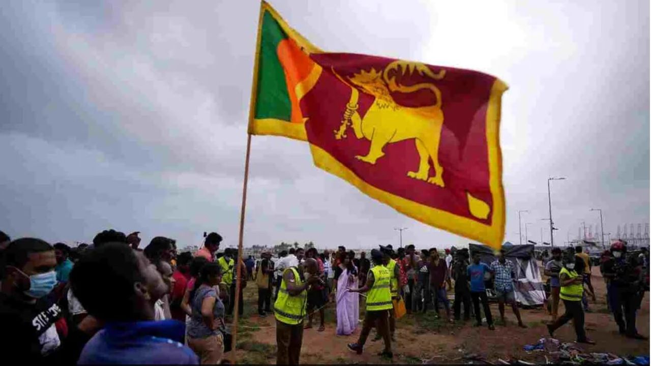 Sri Lanka Crisis: Crowds take over the Presidential Secretariat on the streets of Colombo, watch the video ...