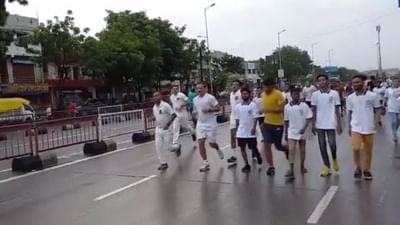 Surat: શહેરના પાંડેસરા વિસ્તારમાં સુરત પોલીસ દ્વારા એક અનોખી દોડ દોડવામાં આવી