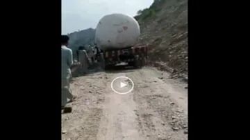 પાકિસ્તાનમાં પહાડો પરથી પડ્યો LPG ભરેલો ટ્રક, Viral Video જોઈ દંગ રહી ગયા લોકો!